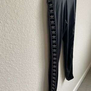 Adidas athletic logo legging